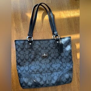 1351 Coach Peyton tote bag